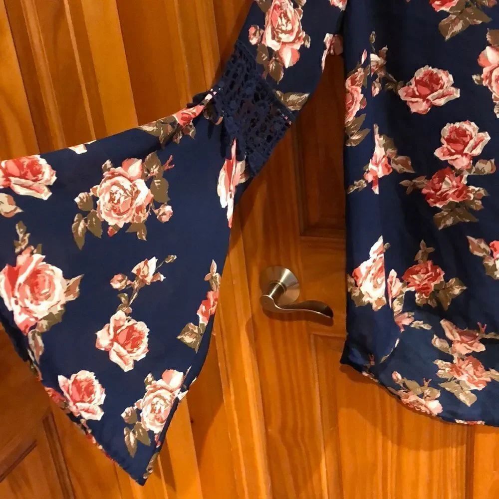 Lg Rue 21 Polyester Dress Shirt w/Fun Arms